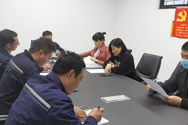 Dois funcionários de Boda se juntaram ao Partido Comunista da China com honra.